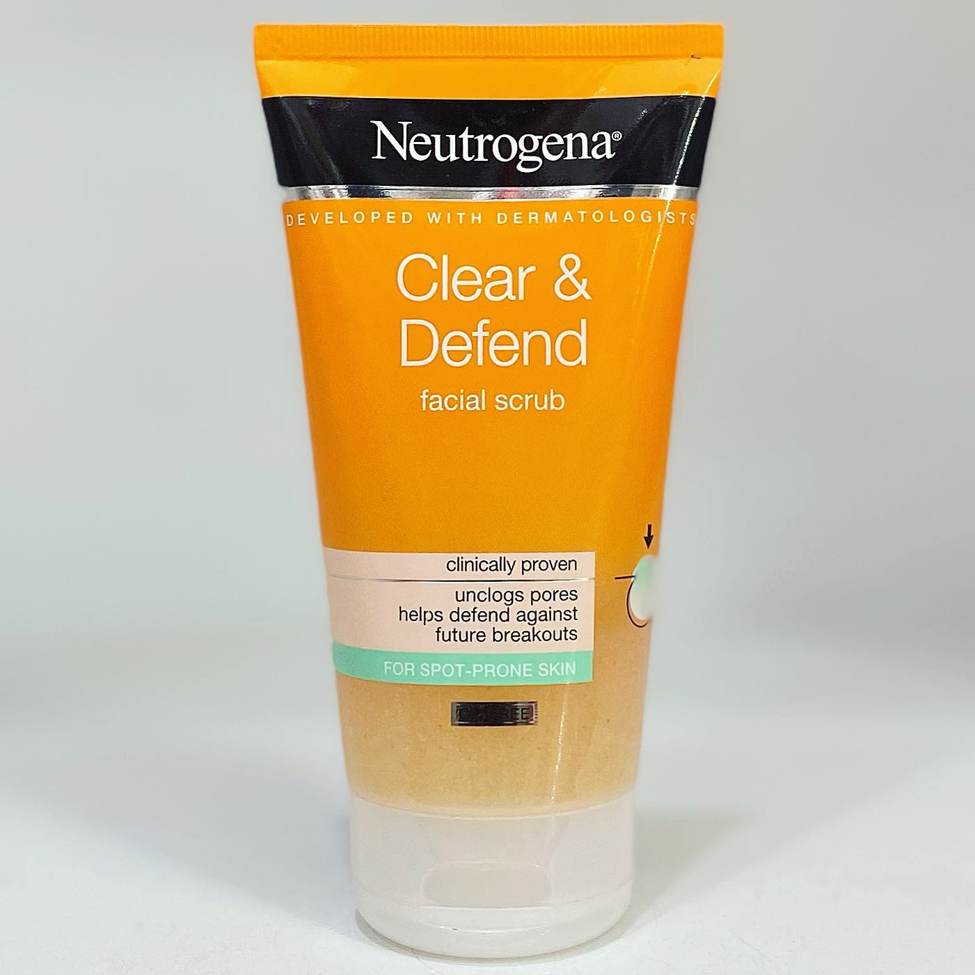 Neutrogena® Clear & Defend Facial Scrub 150ml