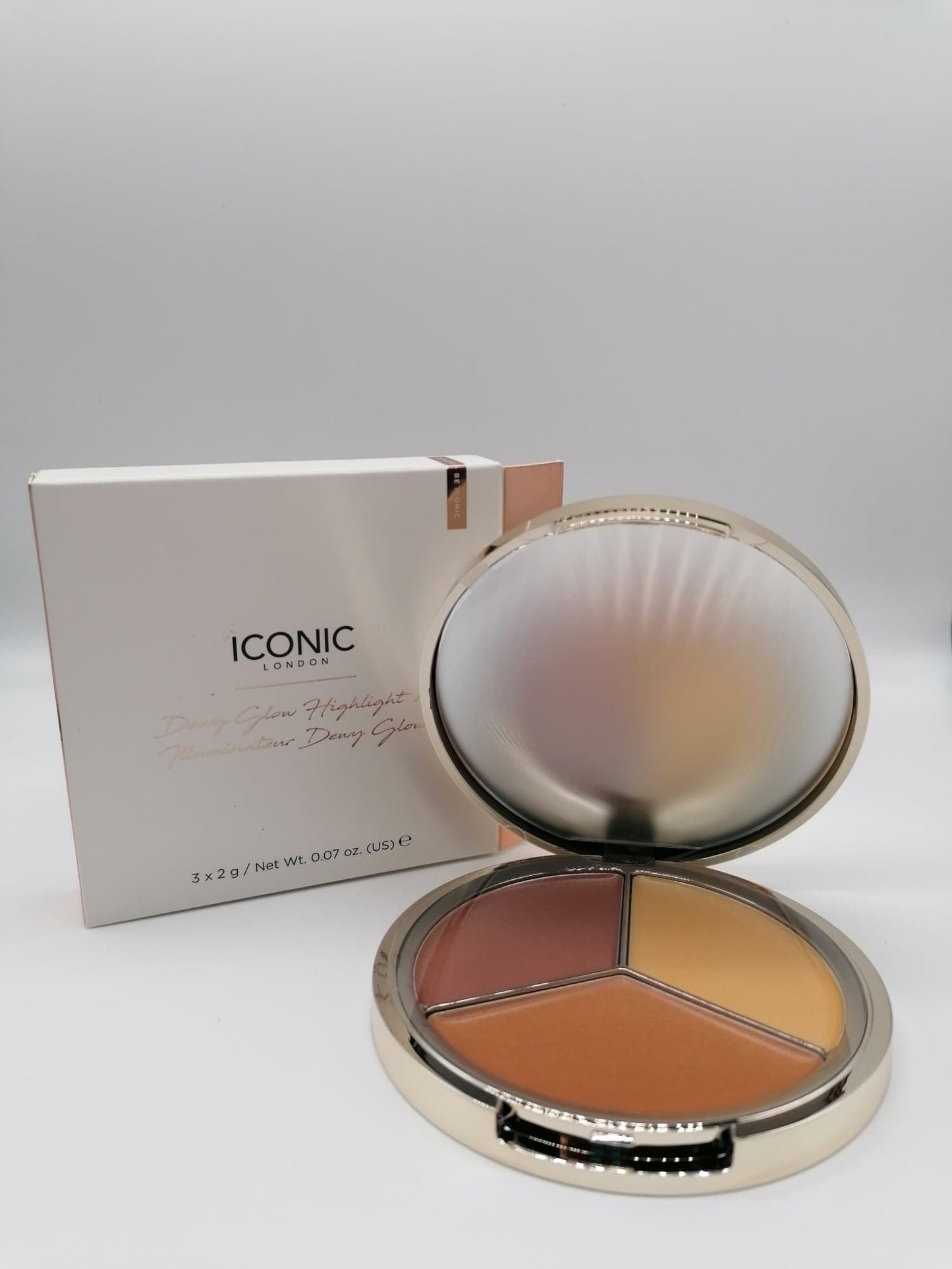Iconic Dewy Glow Highlighter